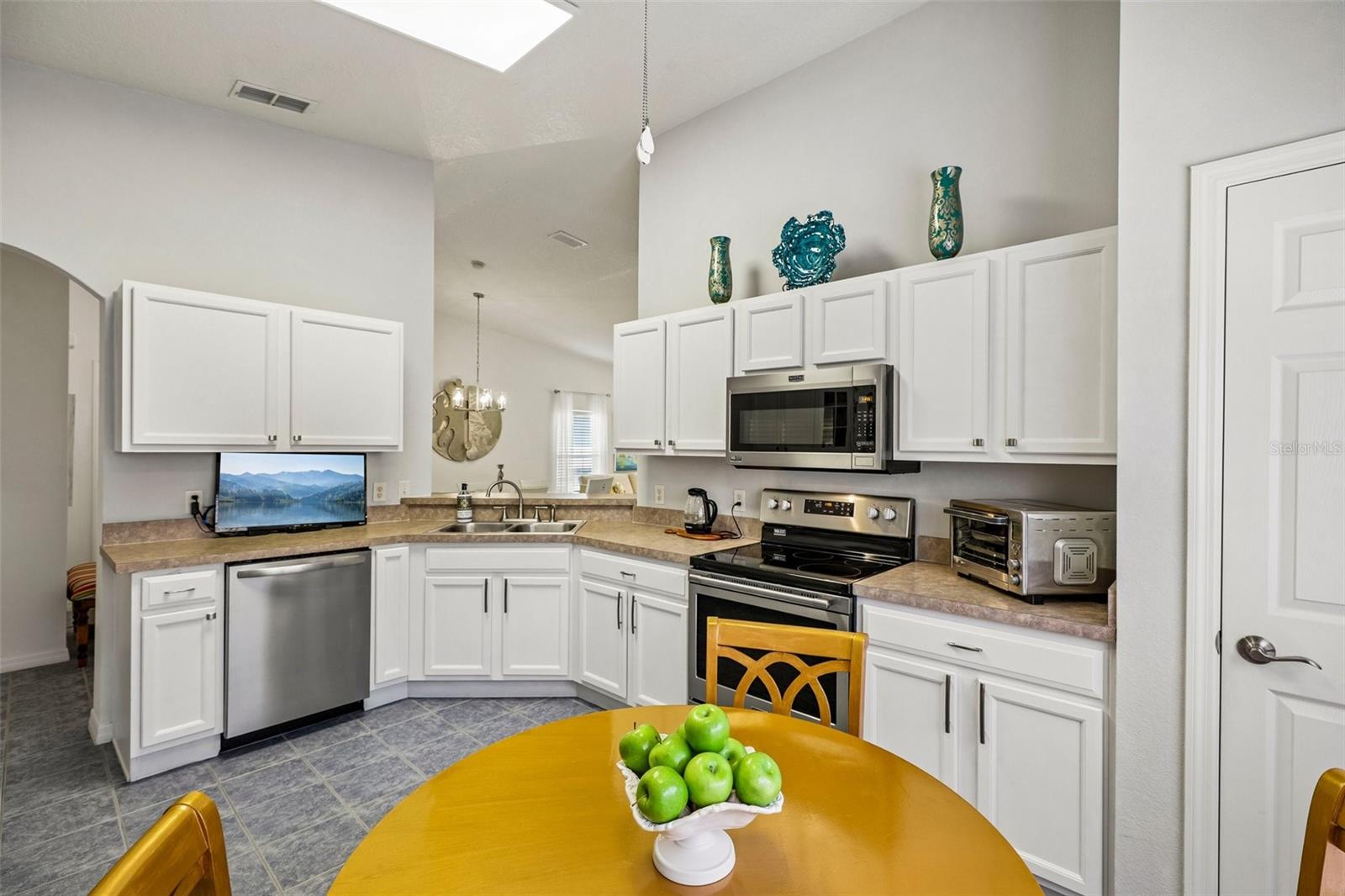 Image 17 of 61 For 516 Millifiora Lane