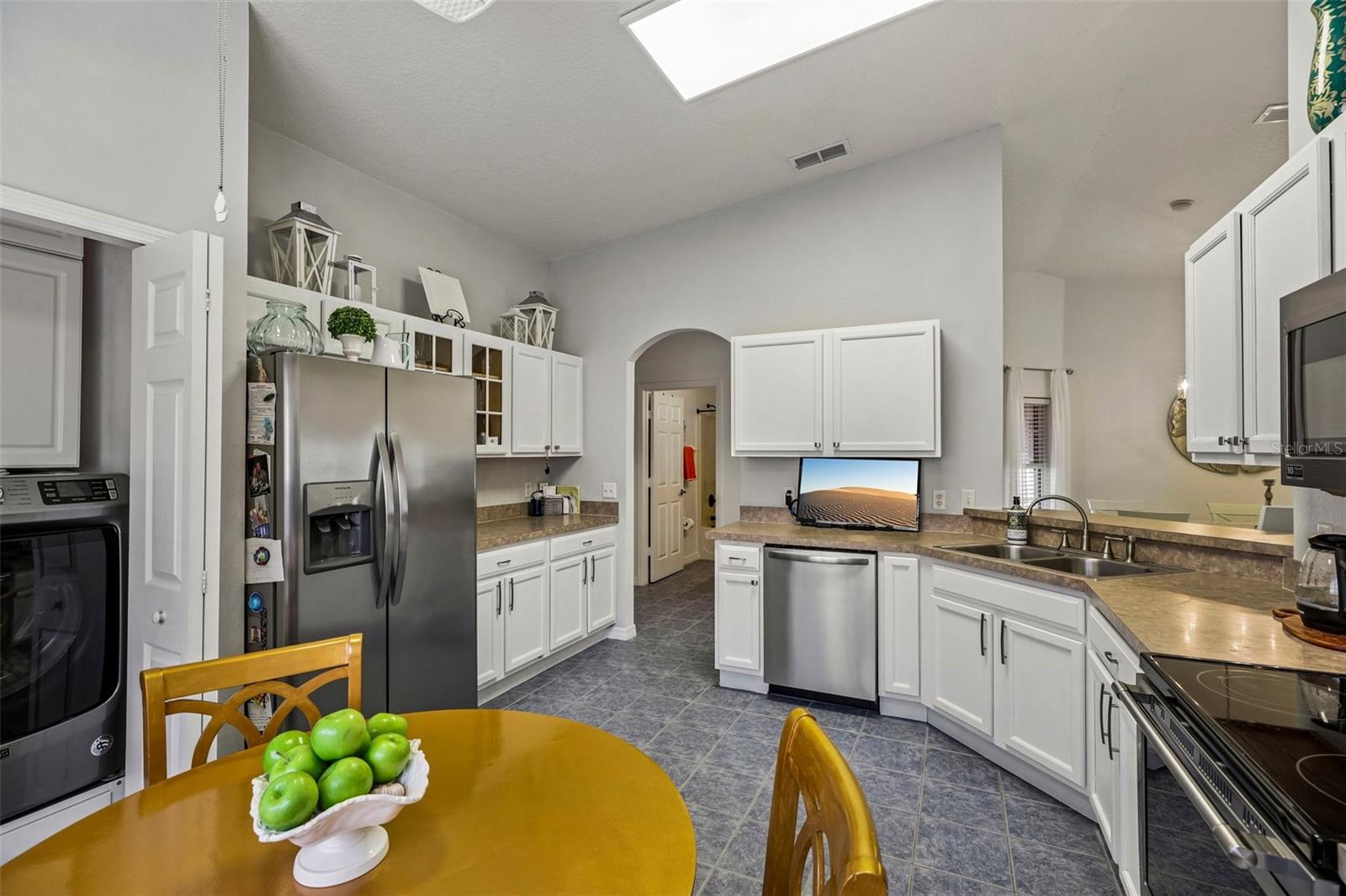 Image 18 of 61 For 516 Millifiora Lane