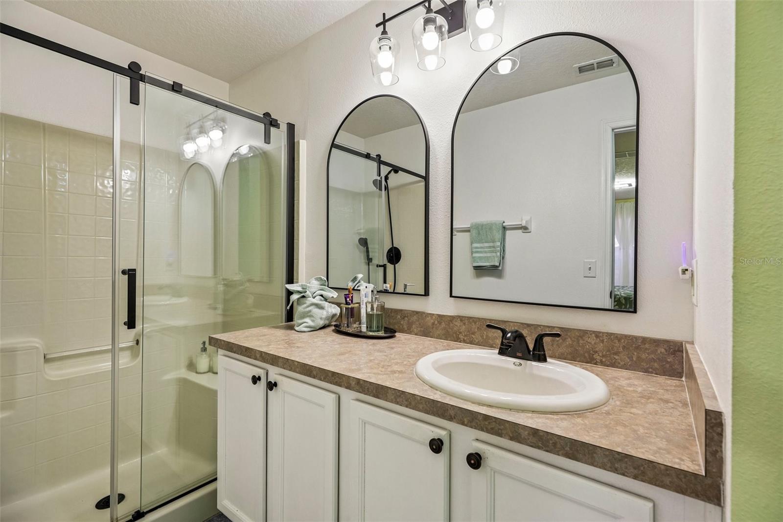 Image 27 of 61 For 516 Millifiora Lane