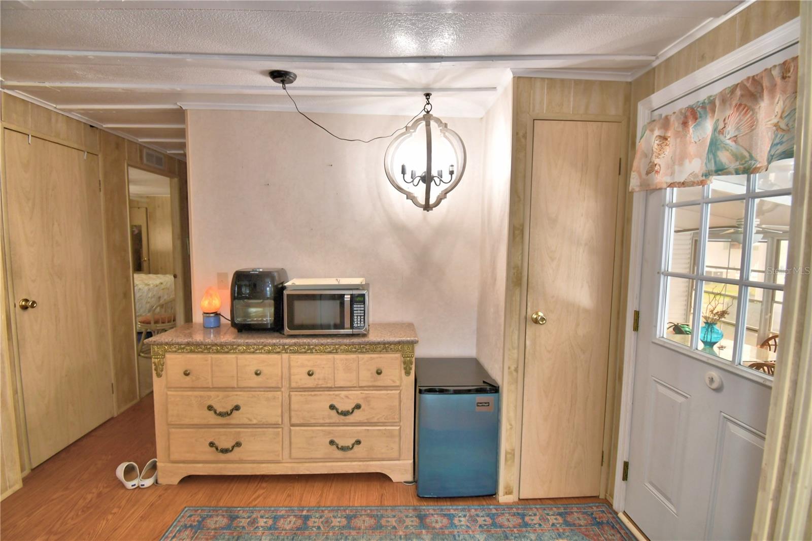 Image 9 of 70 For 4253 Cedarwood Street