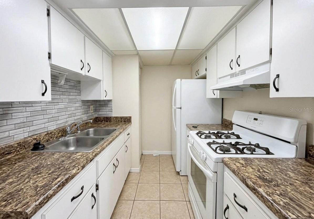 Image 6 of 11 For 1103 Cypress Gardens Boulevard 30