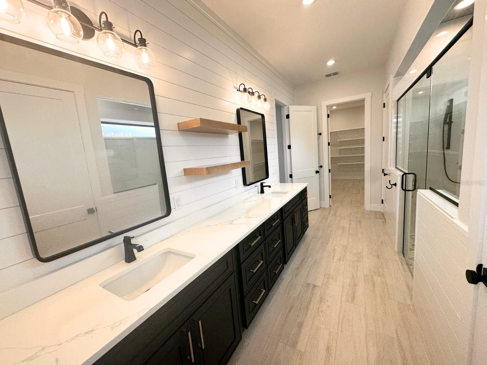 Image 14 of 41 For 1787 Lakehill Drive