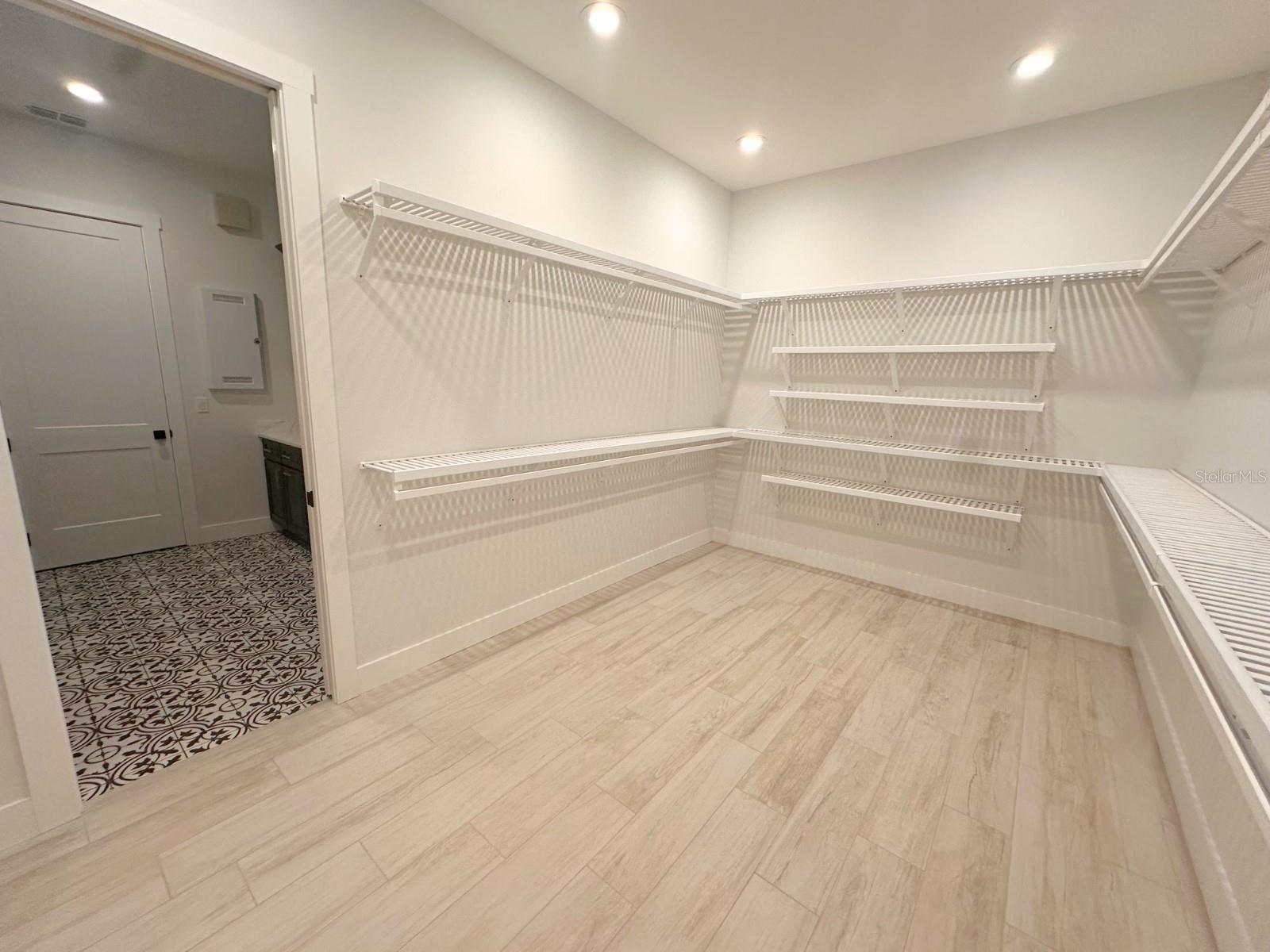 Image 18 of 41 For 1787 Lakehill Drive