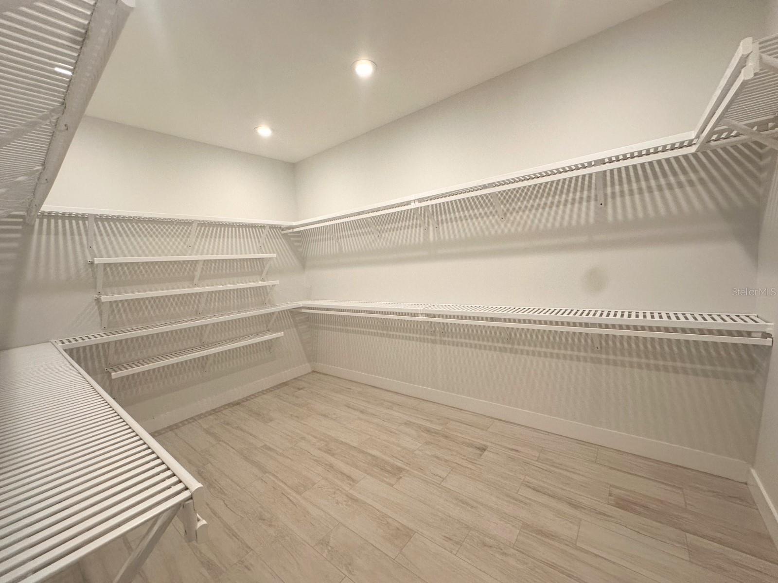 Image 19 of 41 For 1787 Lakehill Drive