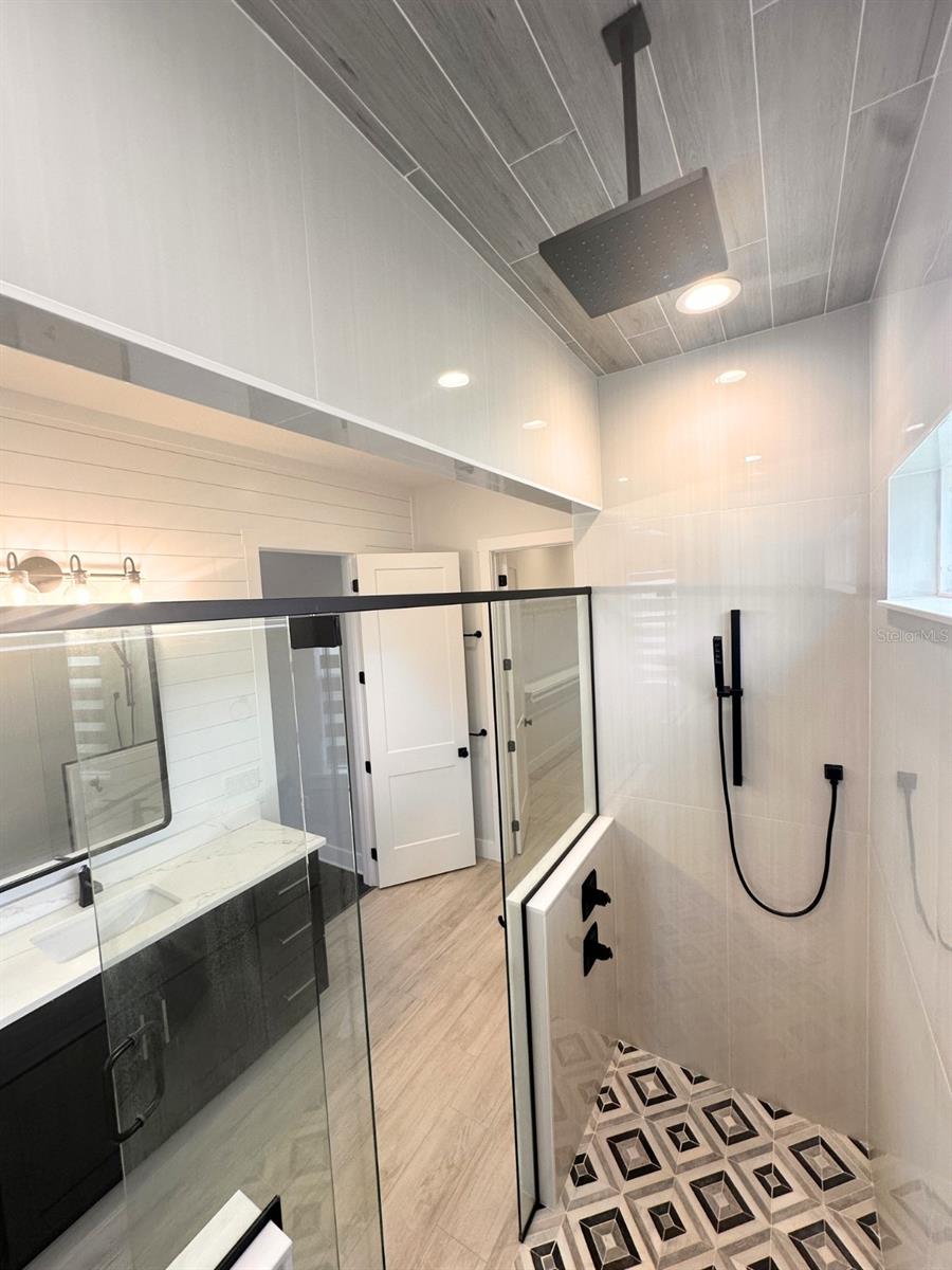 Image 20 of 41 For 1787 Lakehill Drive