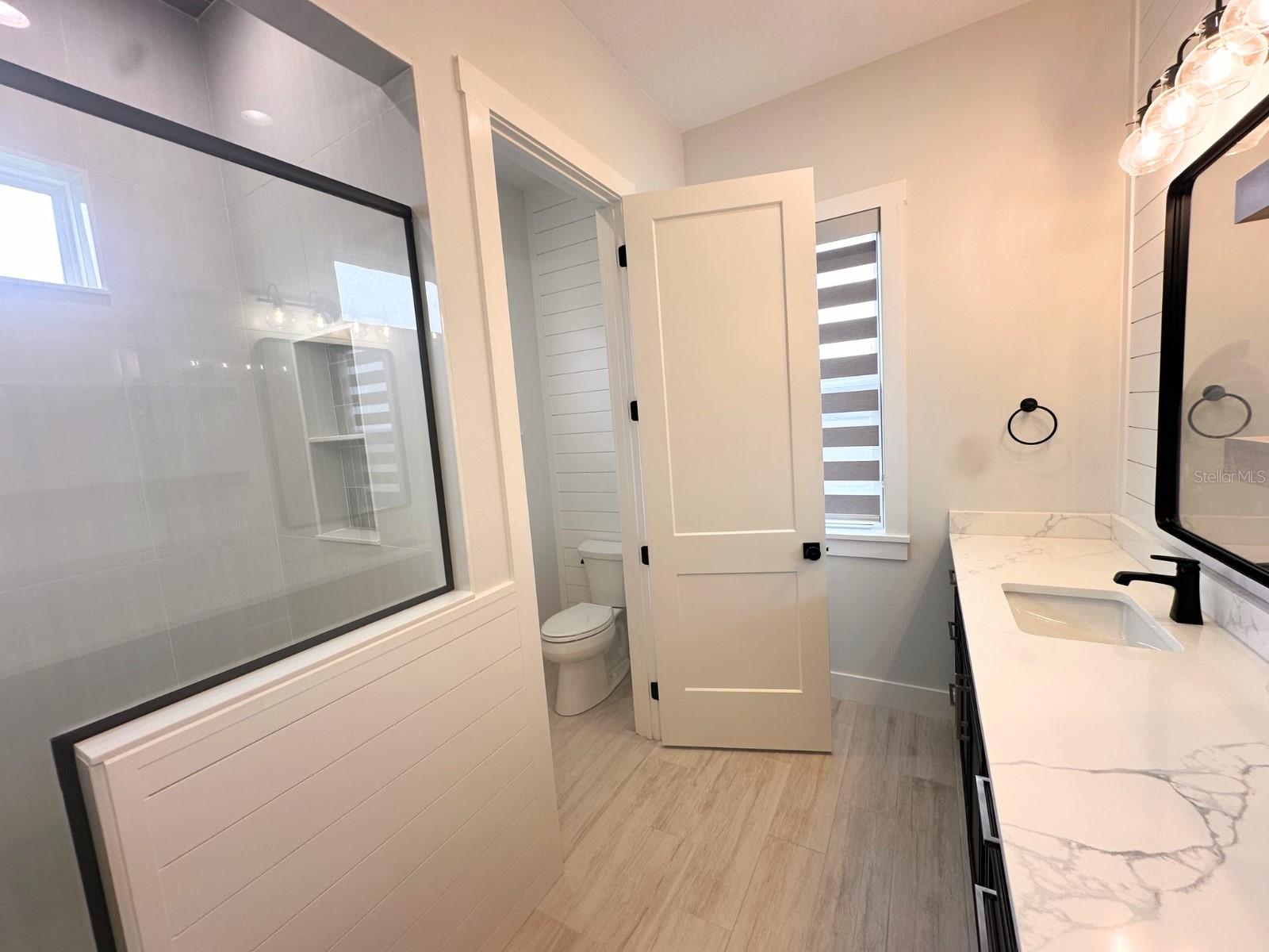 Image 21 of 41 For 1787 Lakehill Drive