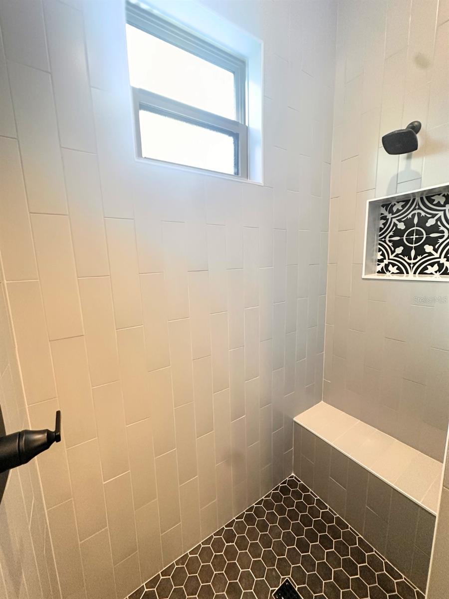 Image 27 of 41 For 1787 Lakehill Drive