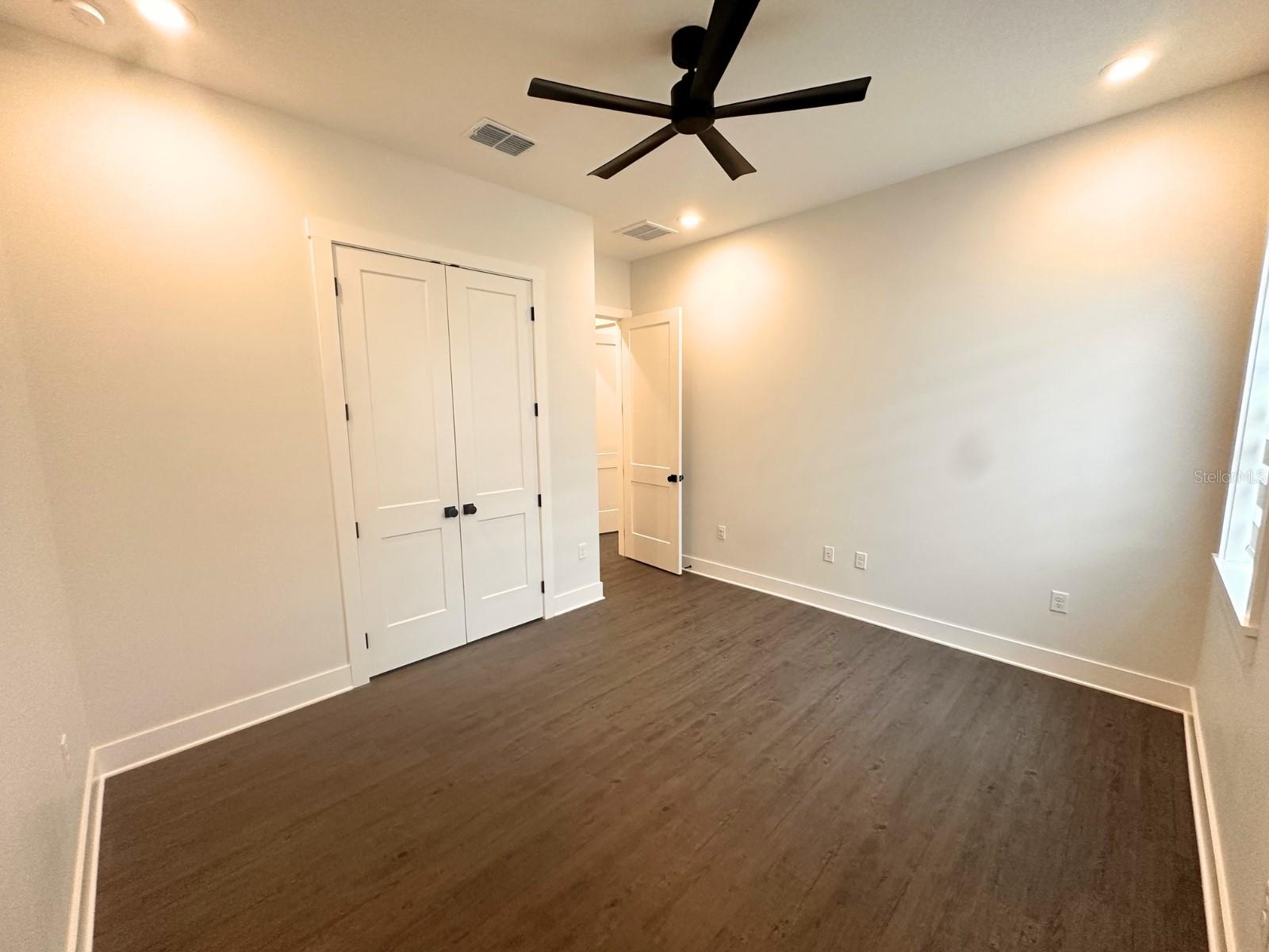 Image 28 of 41 For 1787 Lakehill Drive