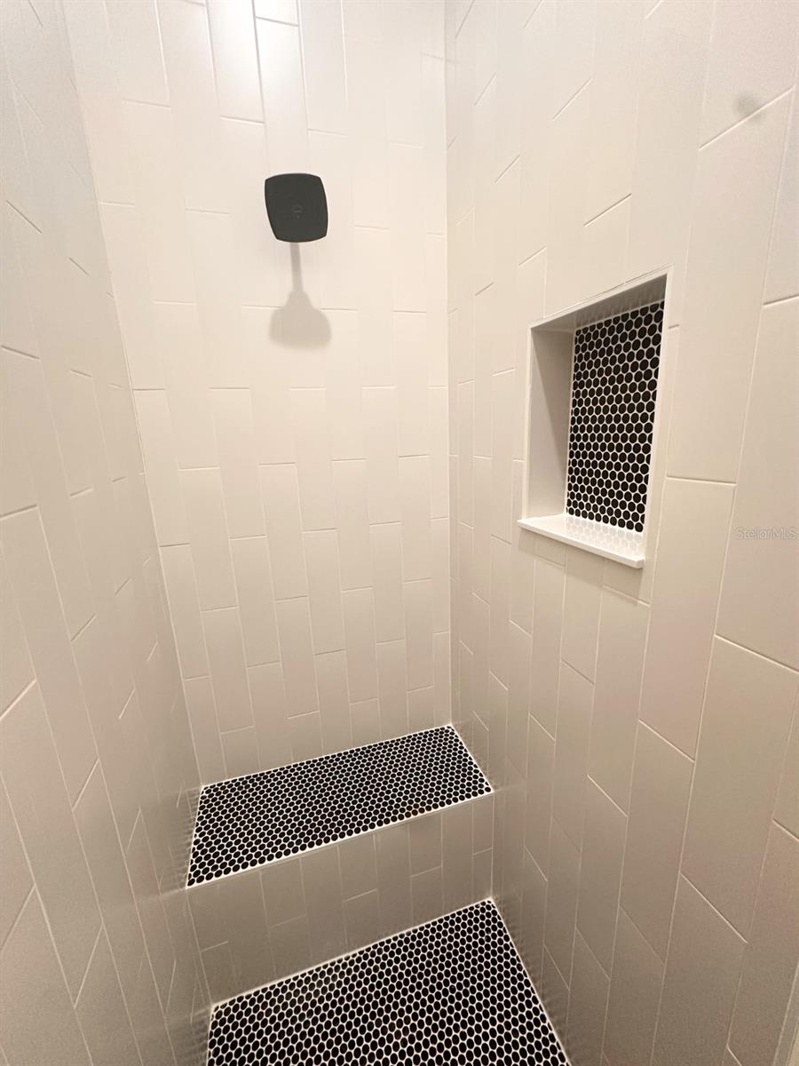 Image 30 of 41 For 1787 Lakehill Drive