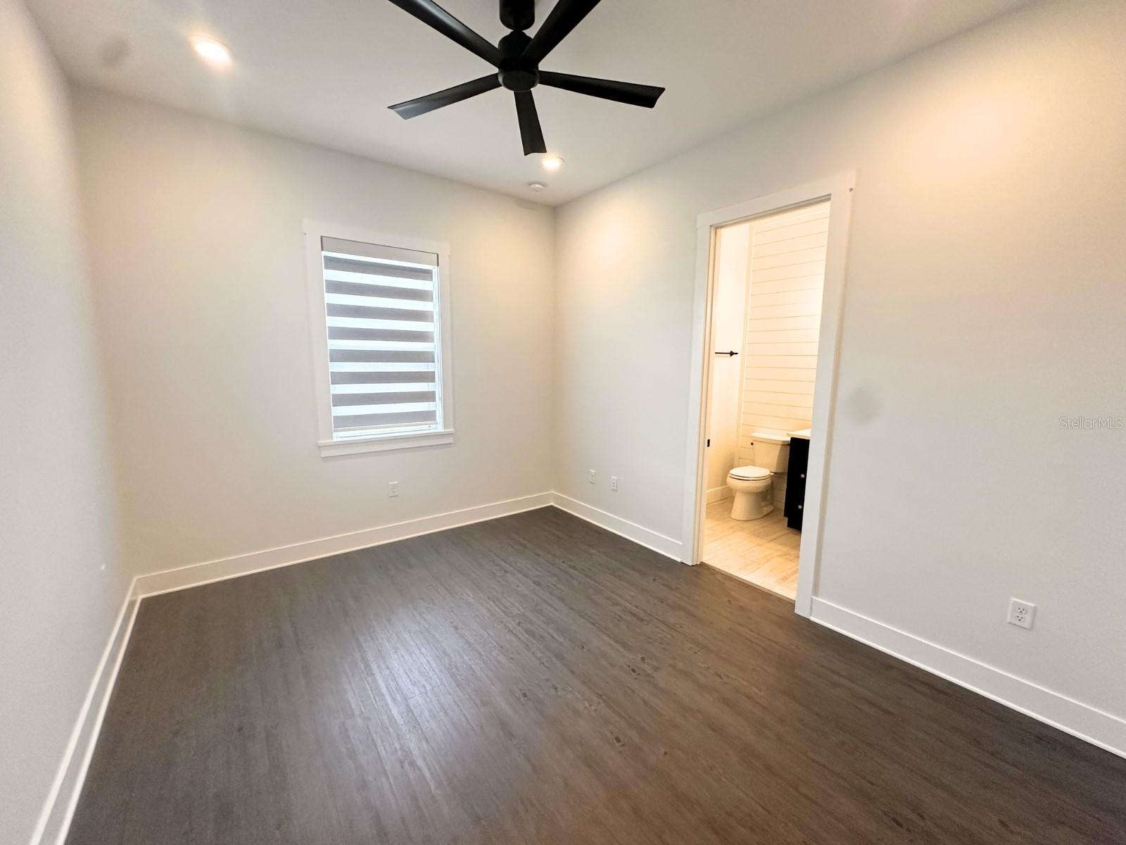 Image 32 of 41 For 1787 Lakehill Drive