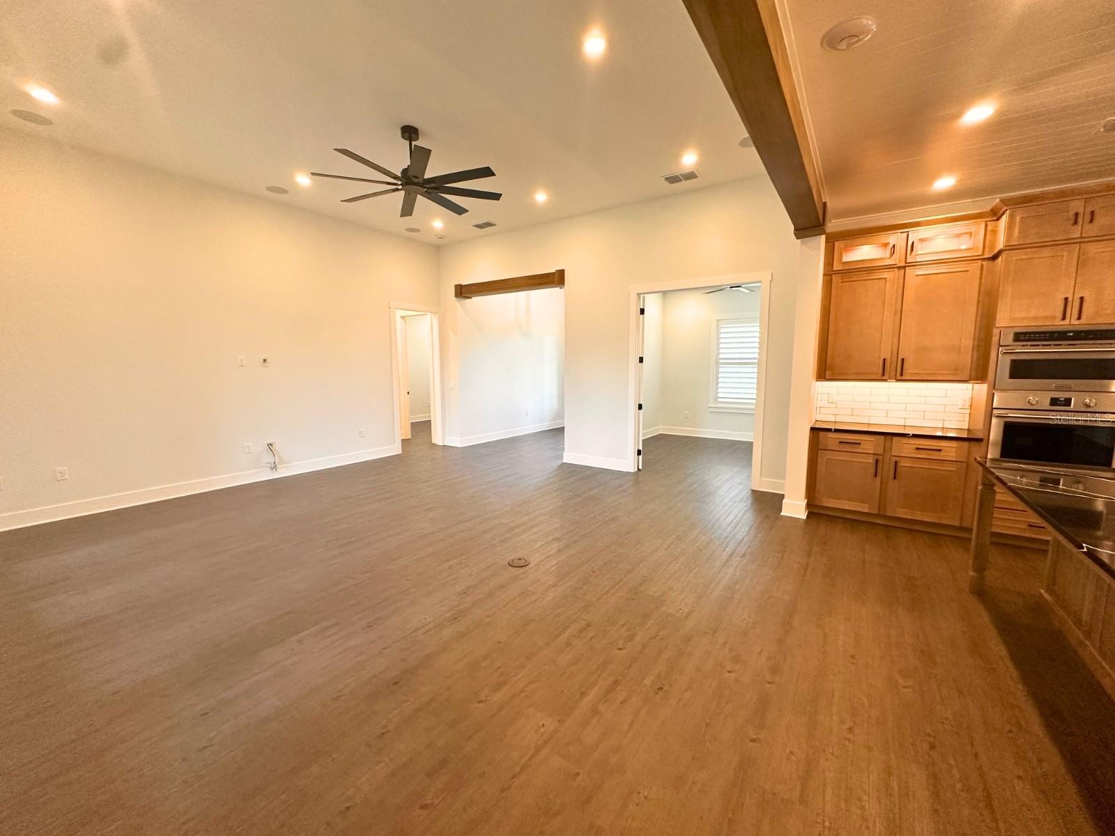 Image 5 of 41 For 1787 Lakehill Drive