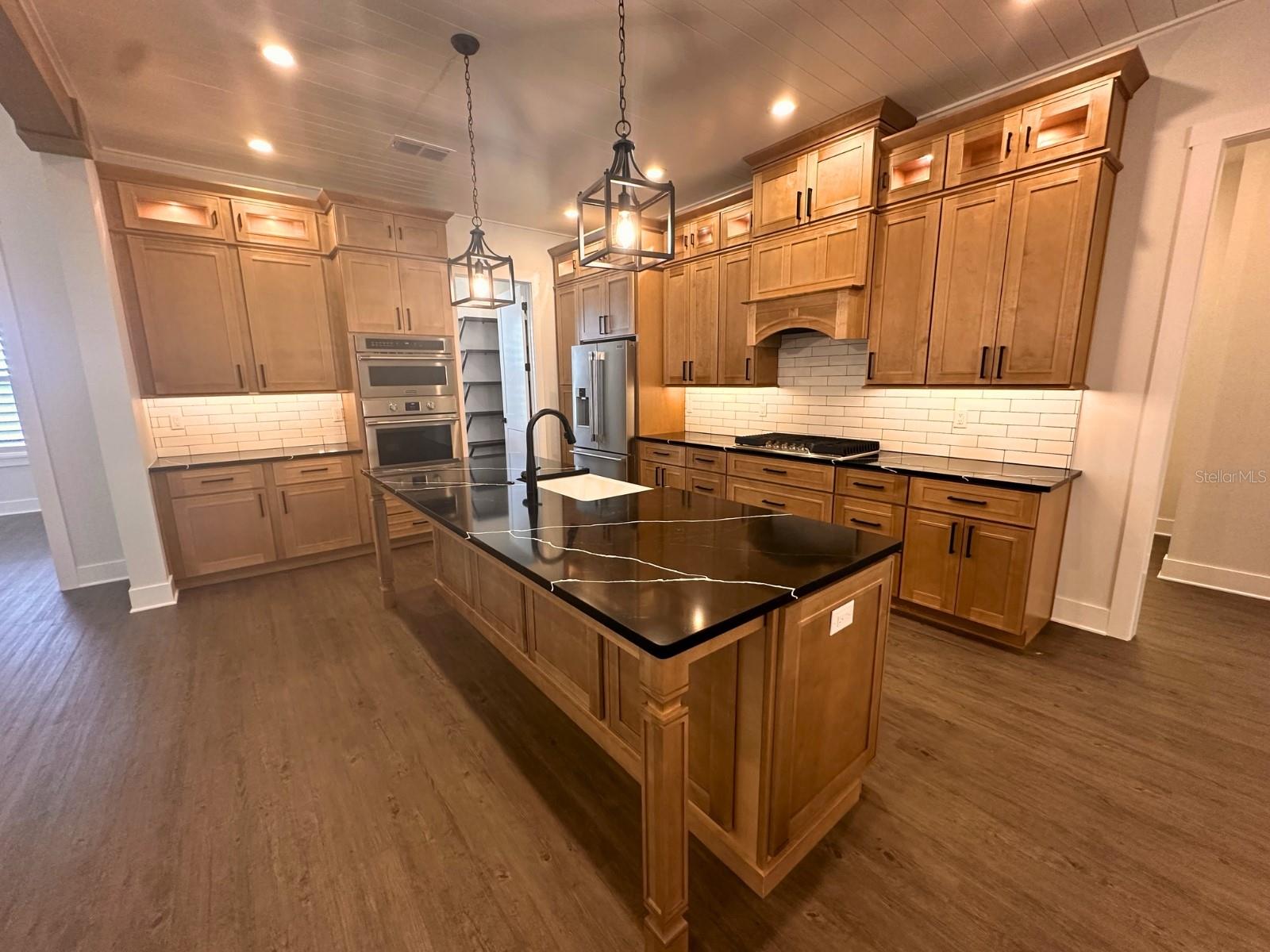 Image 7 of 41 For 1787 Lakehill Drive