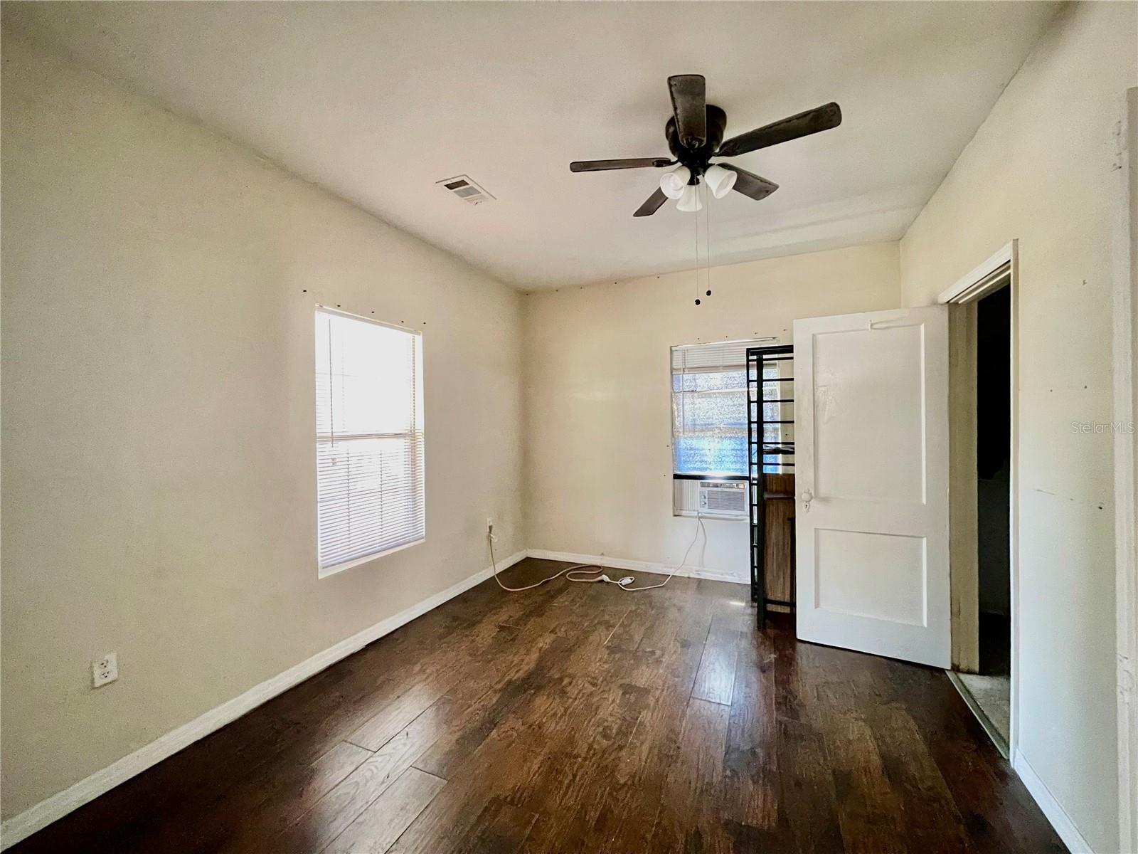 Image 8 of 21 For 219 Polk Avenue