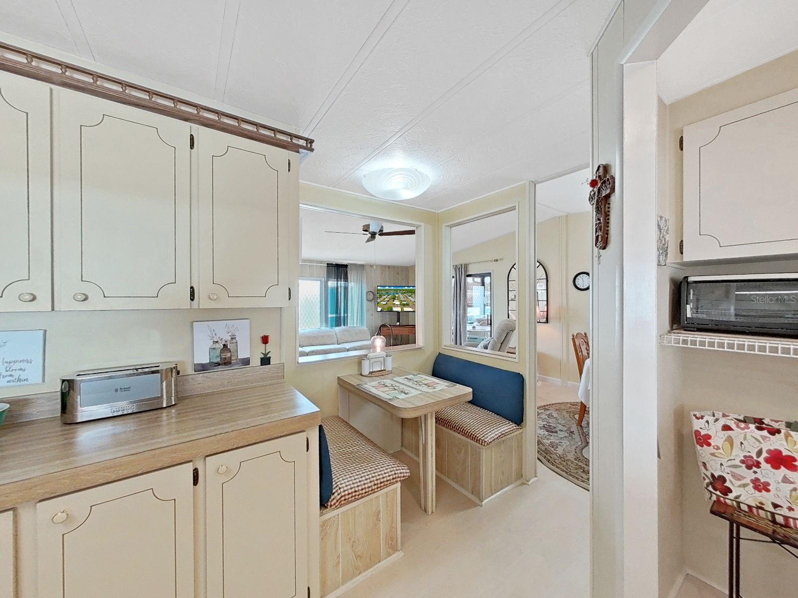 Image 14 of 45 For 5091 Lodgewood Dr