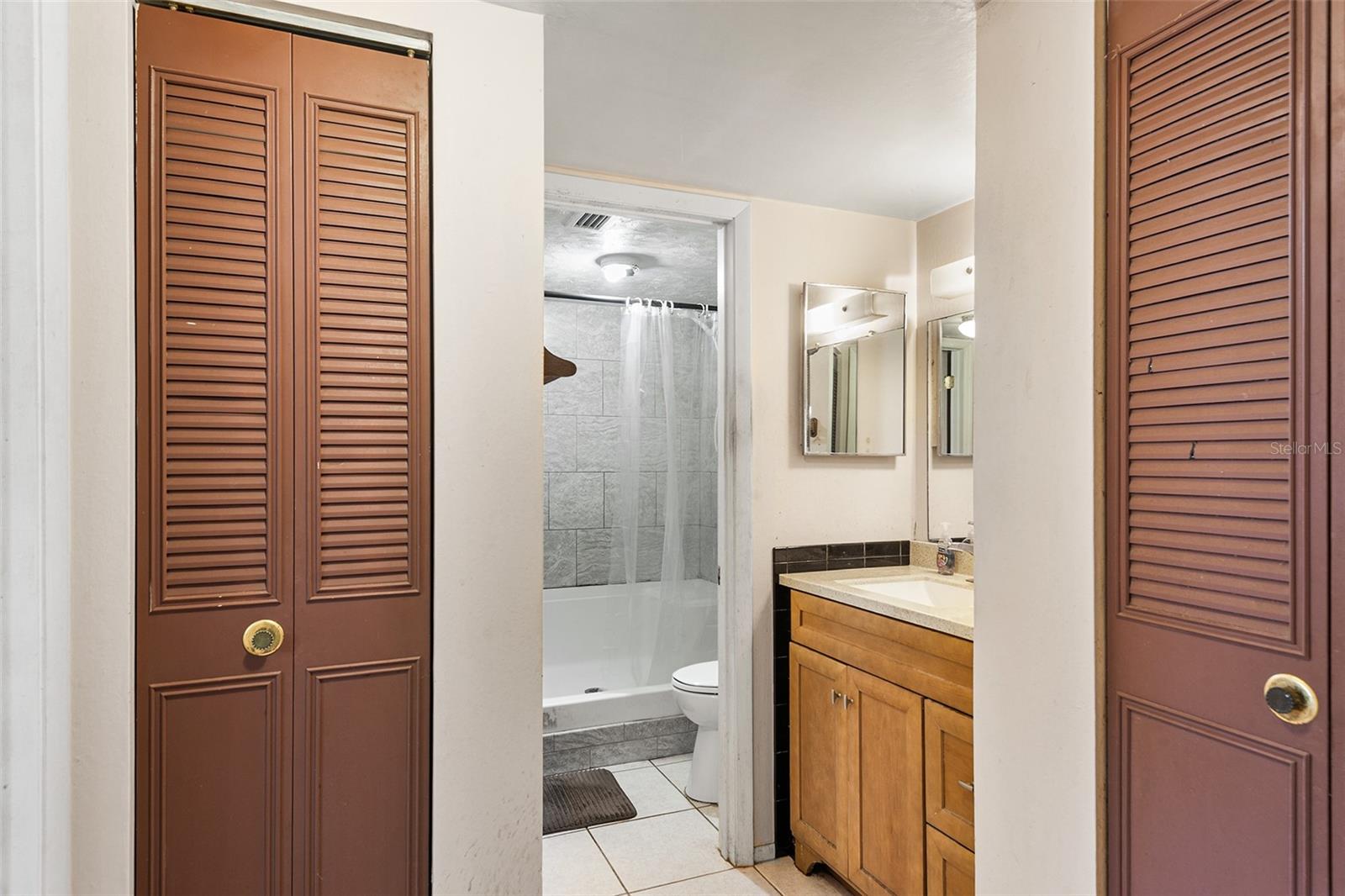 Image 14 of 29 For 1100 Martinique Drive 207