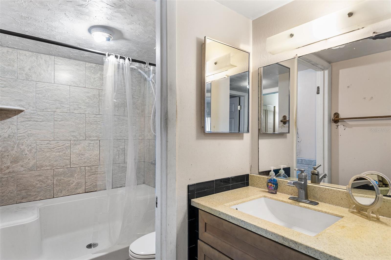 Image 15 of 29 For 1100 Martinique Drive 207