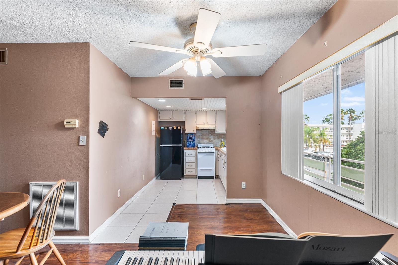 Image 4 of 29 For 1100 Martinique Drive 207