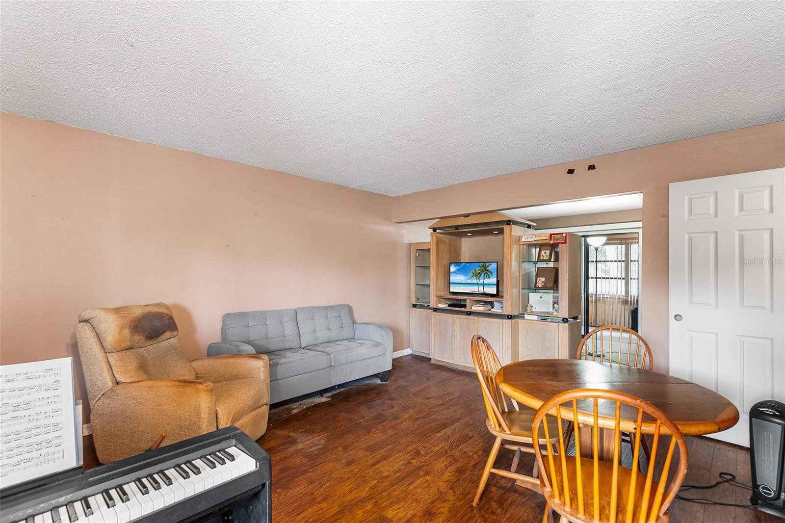 Image 9 of 29 For 1100 Martinique Drive 207