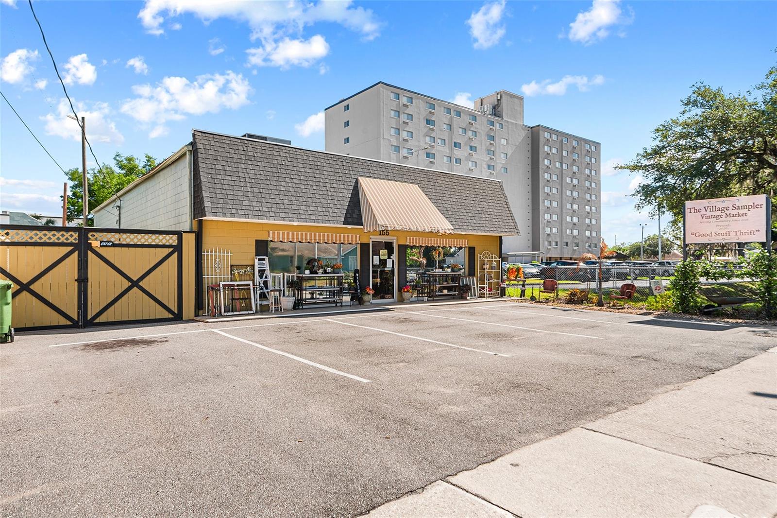 Image 2 of 18 For 155 Avenue B Sw