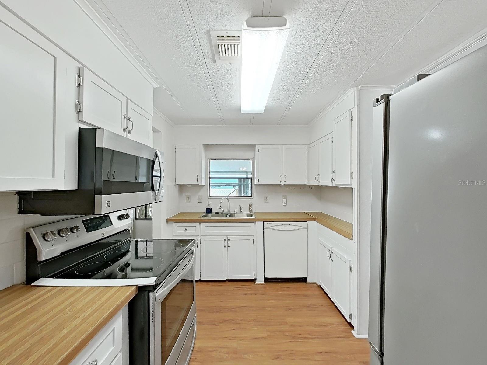 Image 11 of 39 For 1688 Foxway Dr