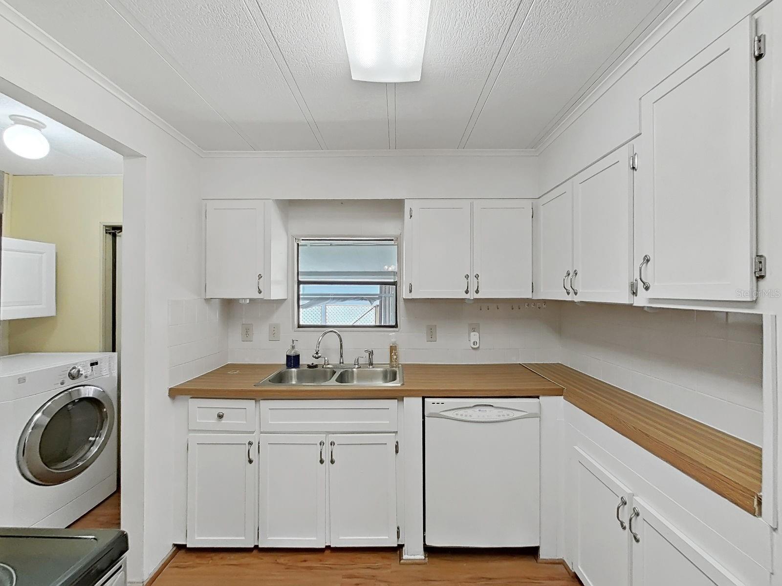 Image 12 of 39 For 1688 Foxway Dr