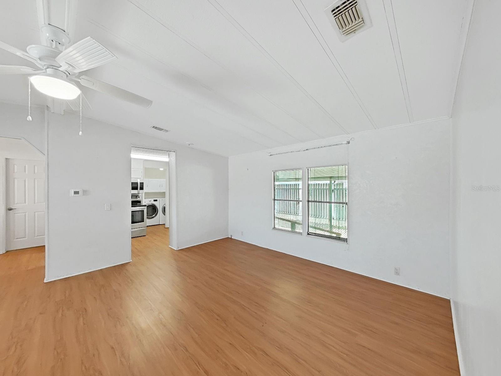 Image 14 of 39 For 1688 Foxway Dr