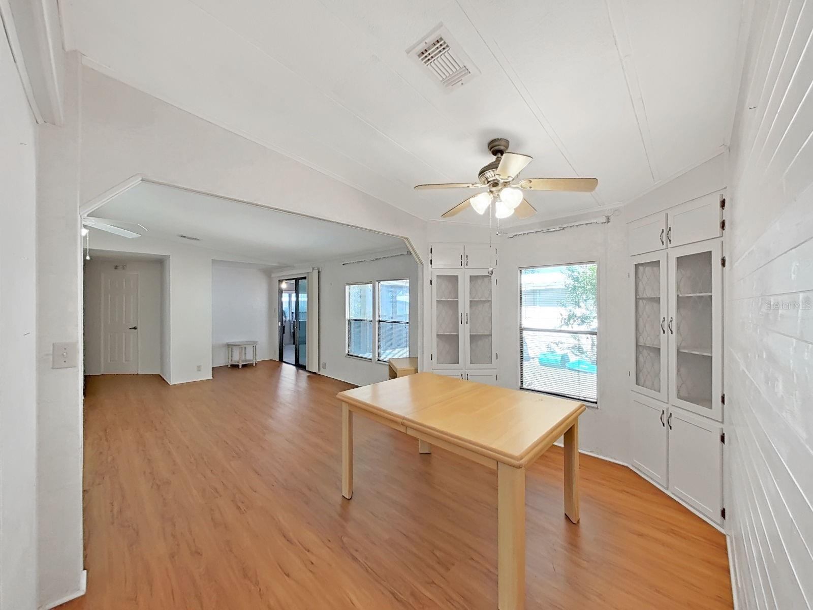 Image 17 of 39 For 1688 Foxway Dr