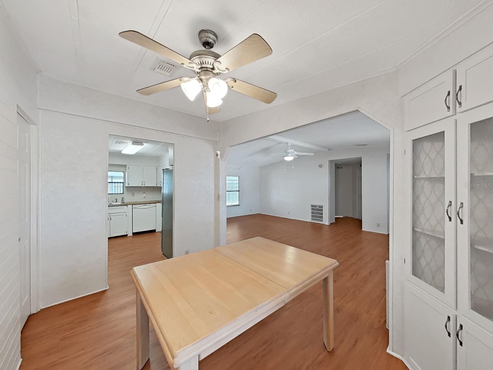 Image 18 of 39 For 1688 Foxway Dr