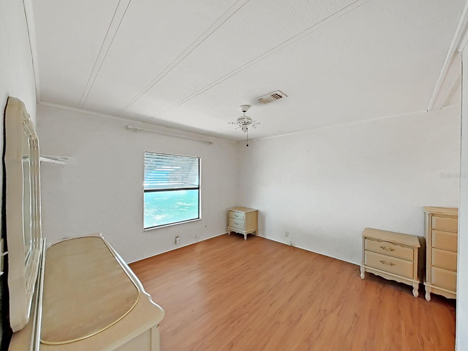 Image 19 of 39 For 1688 Foxway Dr