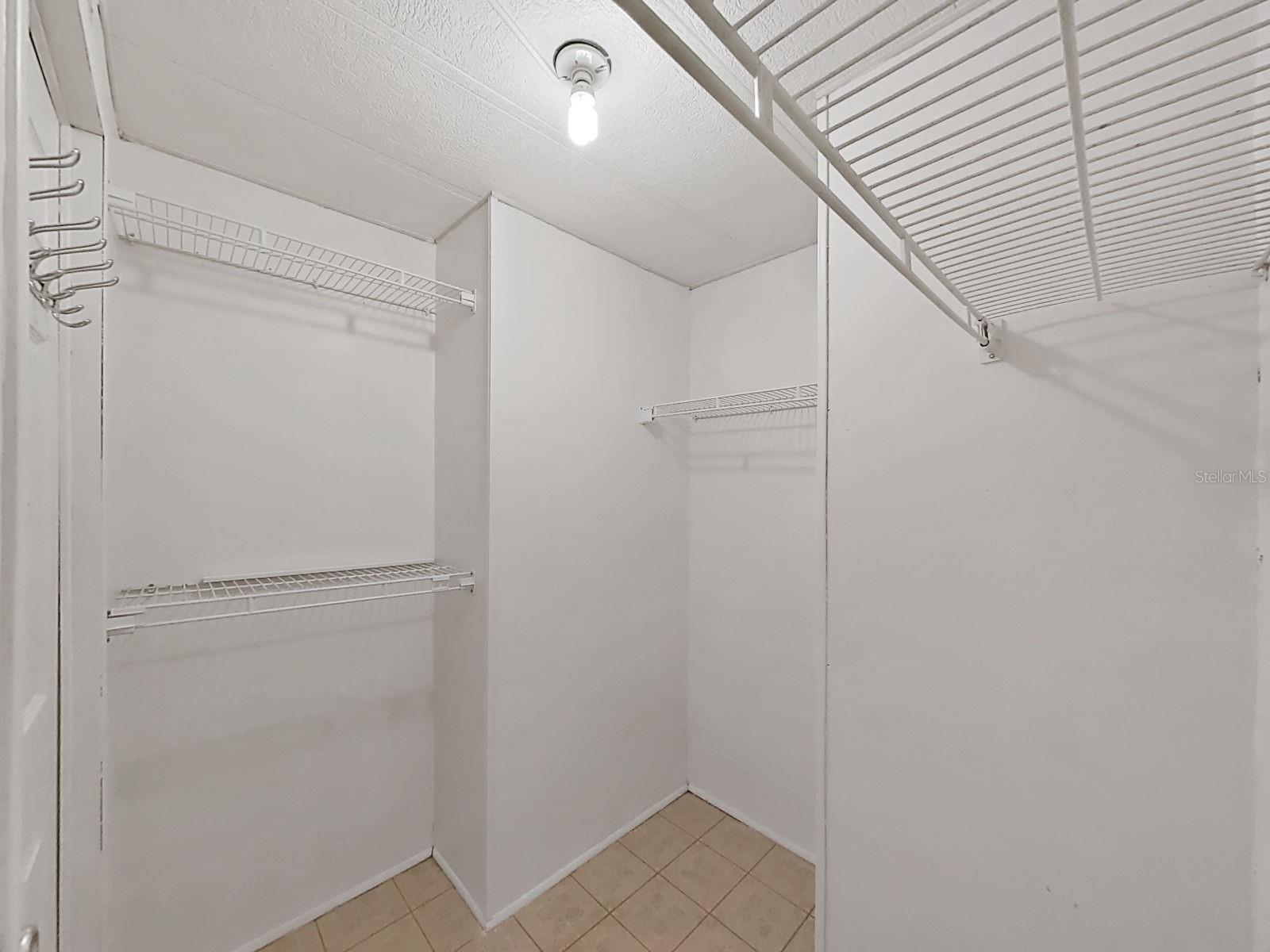 Image 22 of 39 For 1688 Foxway Dr