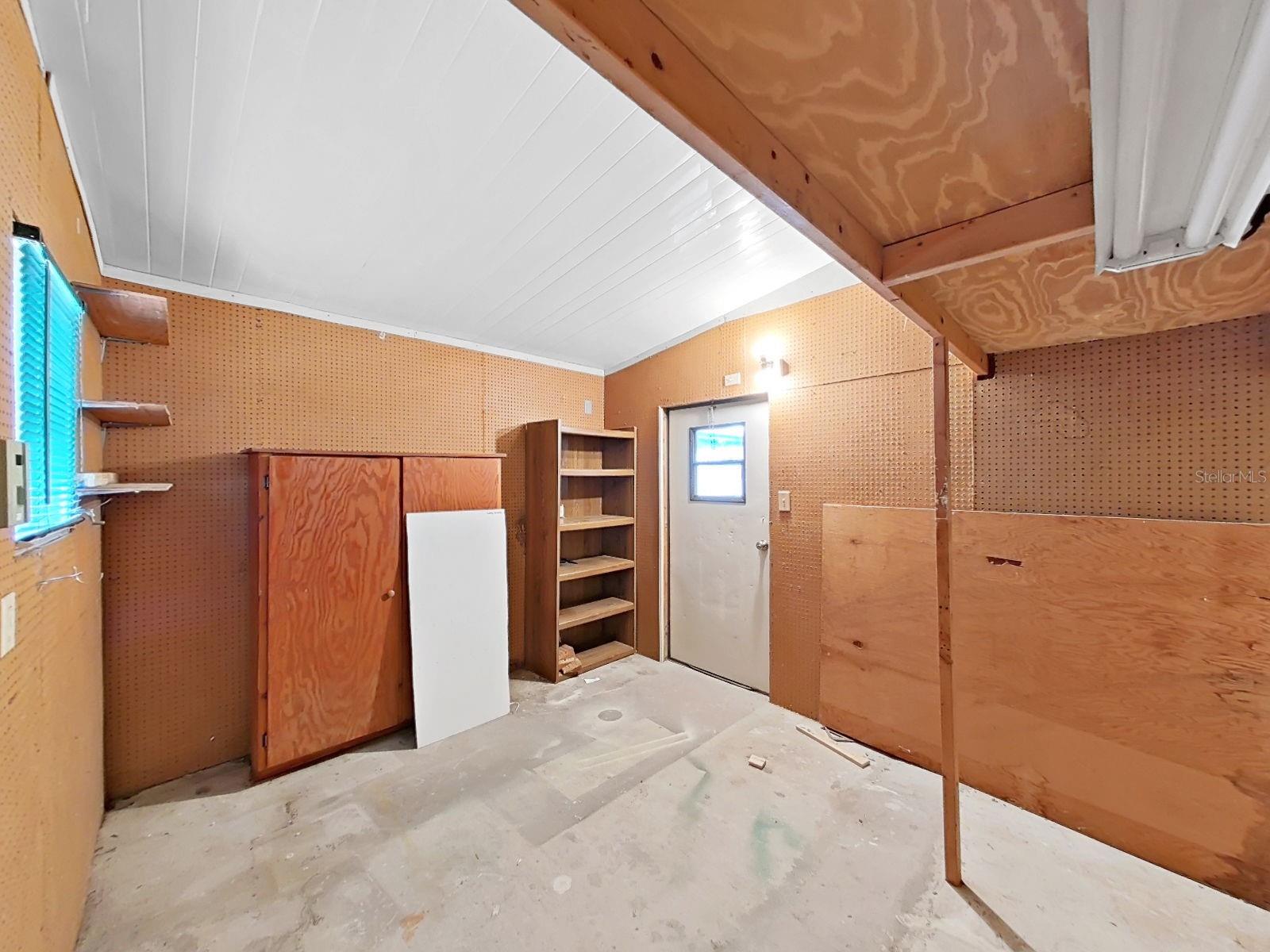 Image 32 of 39 For 1688 Foxway Dr