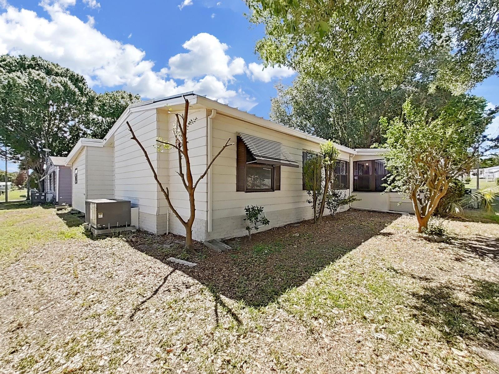 Image 4 of 39 For 1688 Foxway Dr