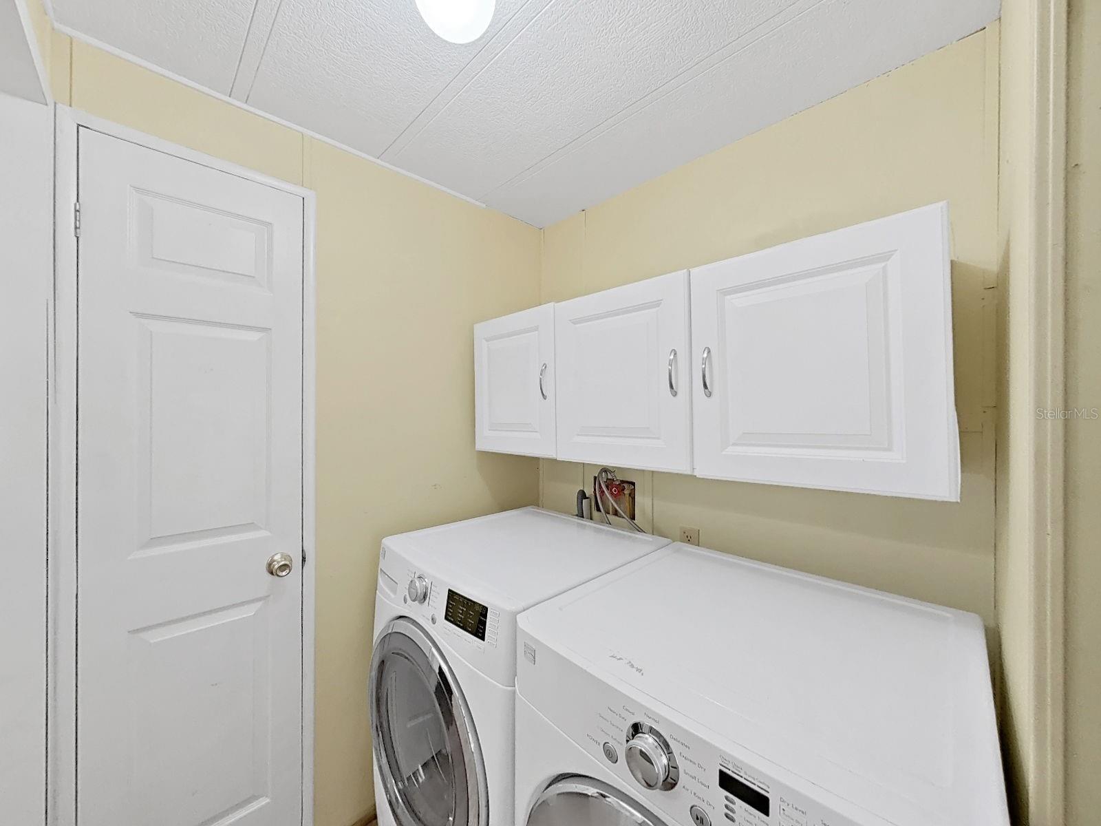 Image 9 of 39 For 1688 Foxway Dr