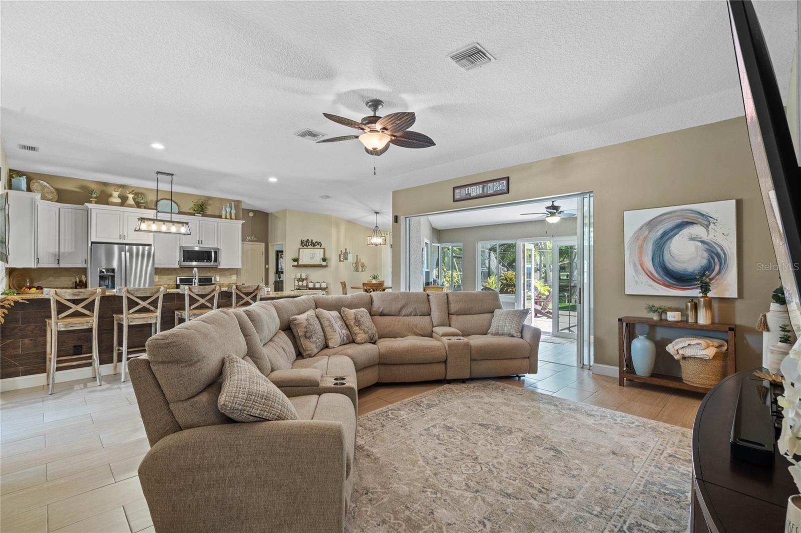 Image 5 of 61 For 11516 Lyons Court