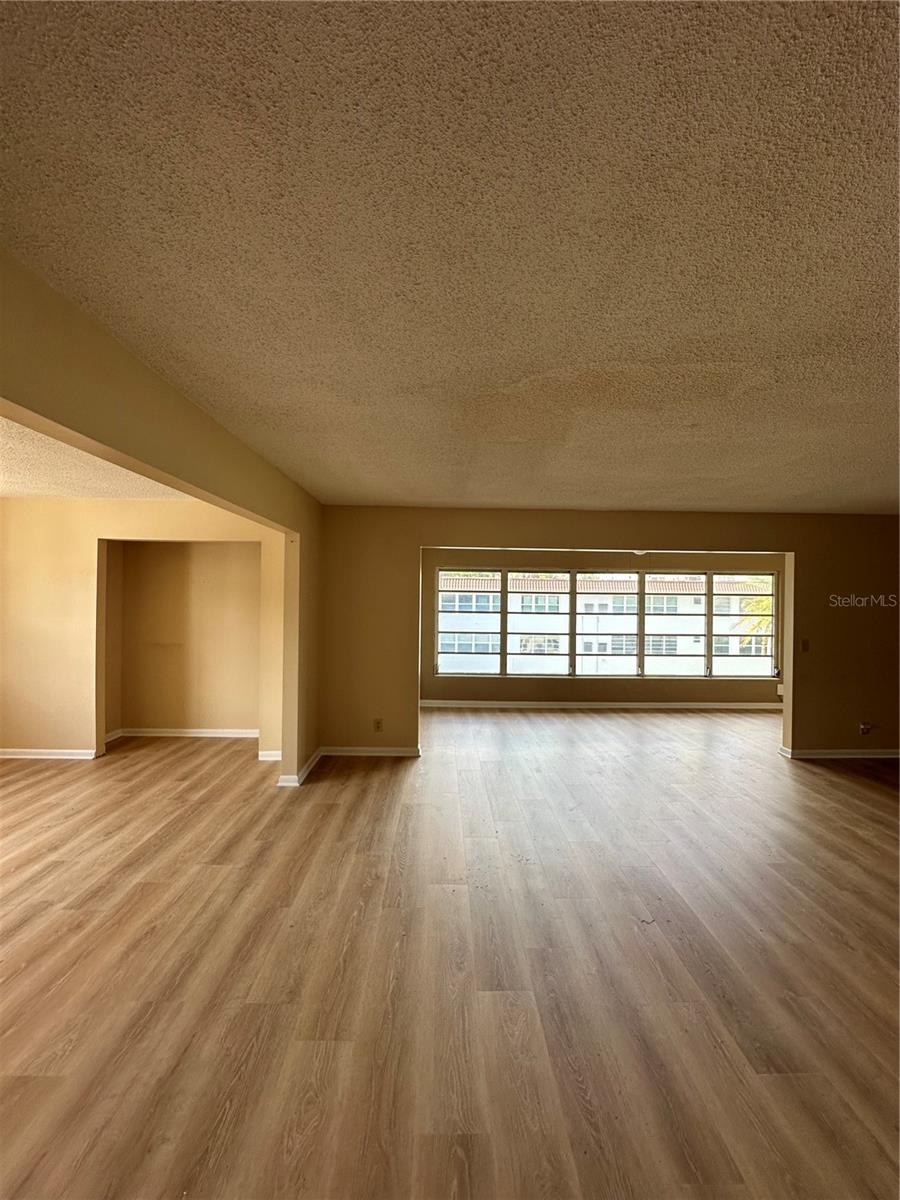Image 6 of 33 For 100 El Camino Drive 309