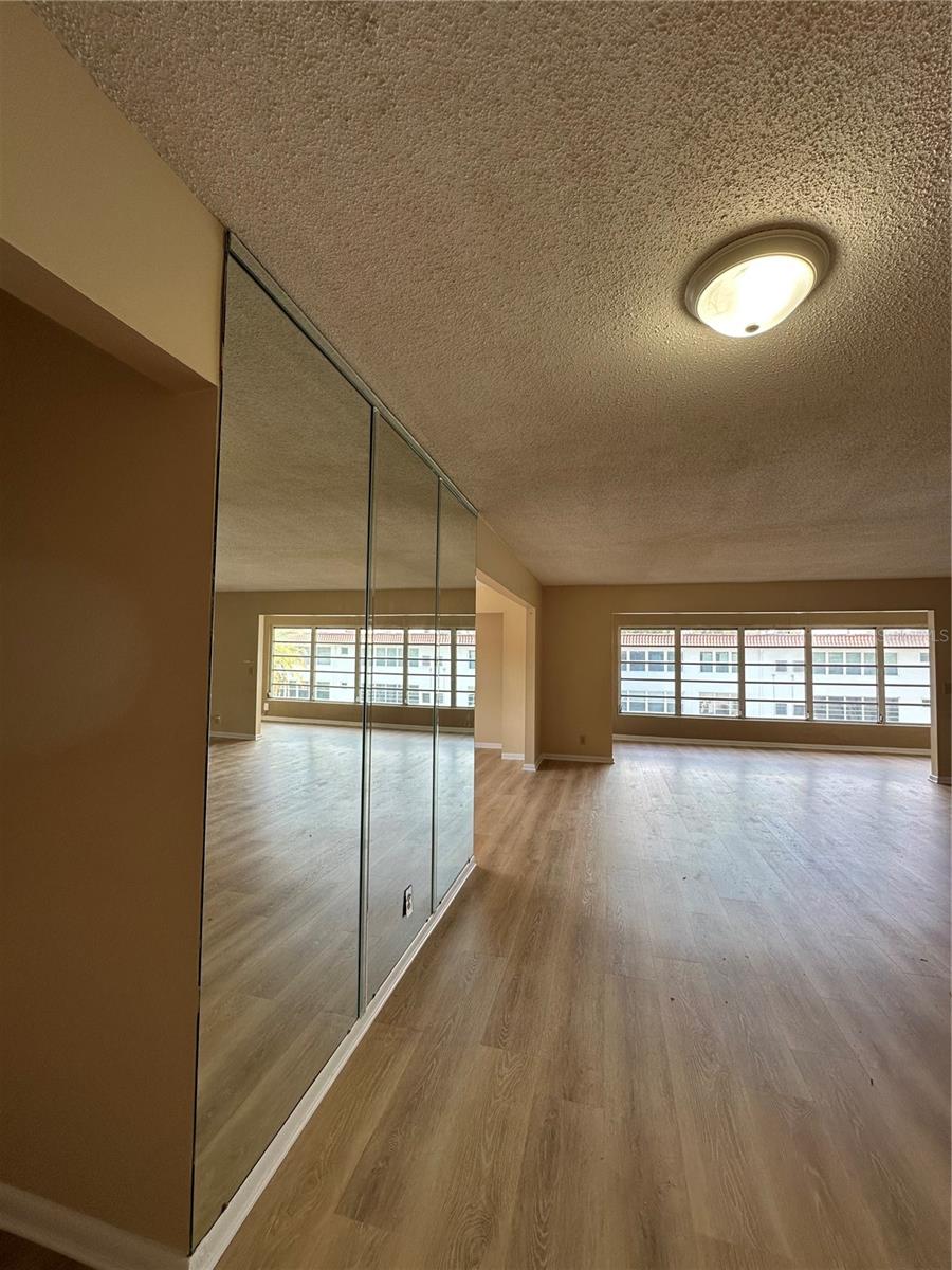 Image 8 of 33 For 100 El Camino Drive 309