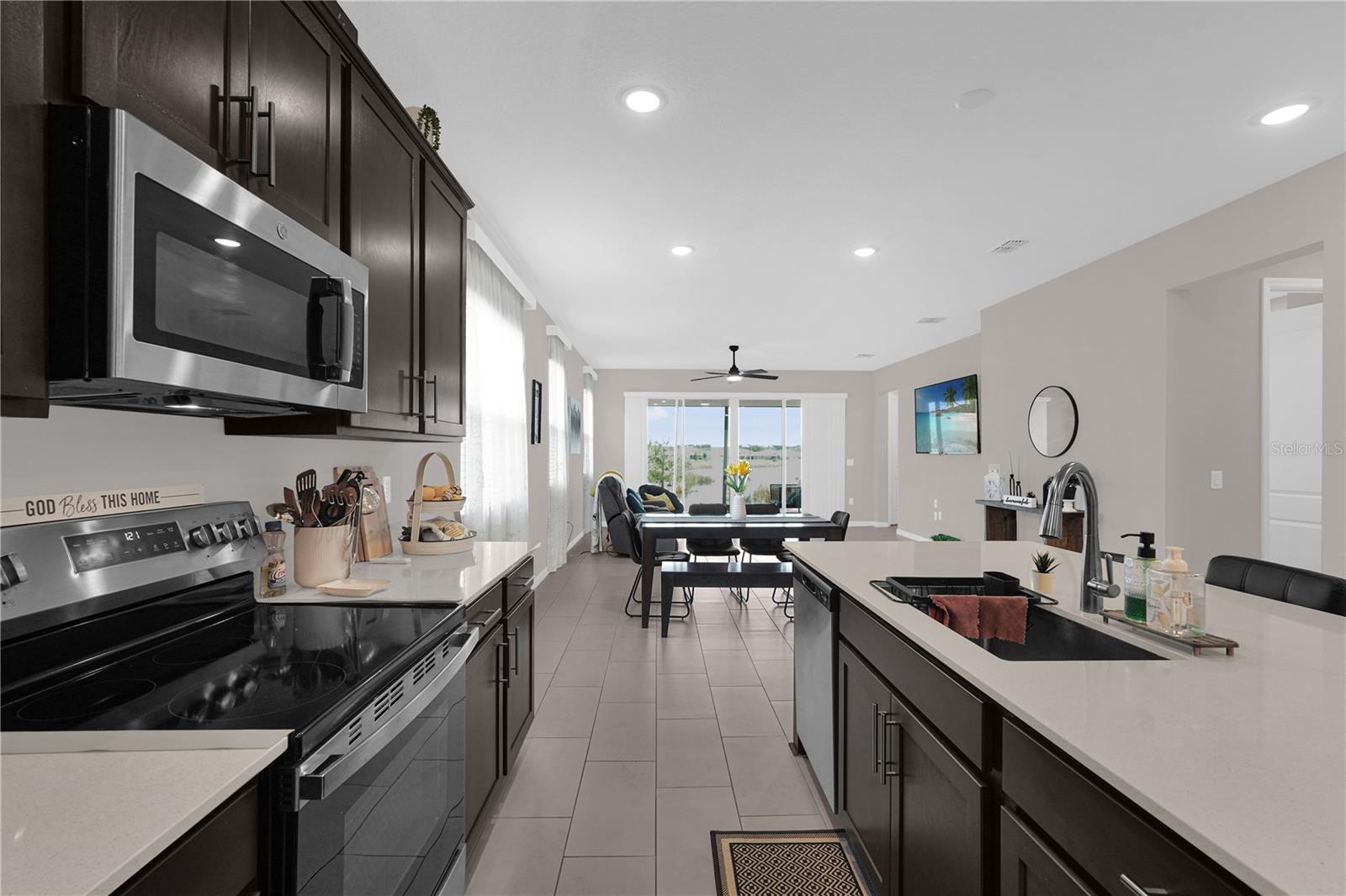Image 14 of 35 For 836 Griffon Avenue