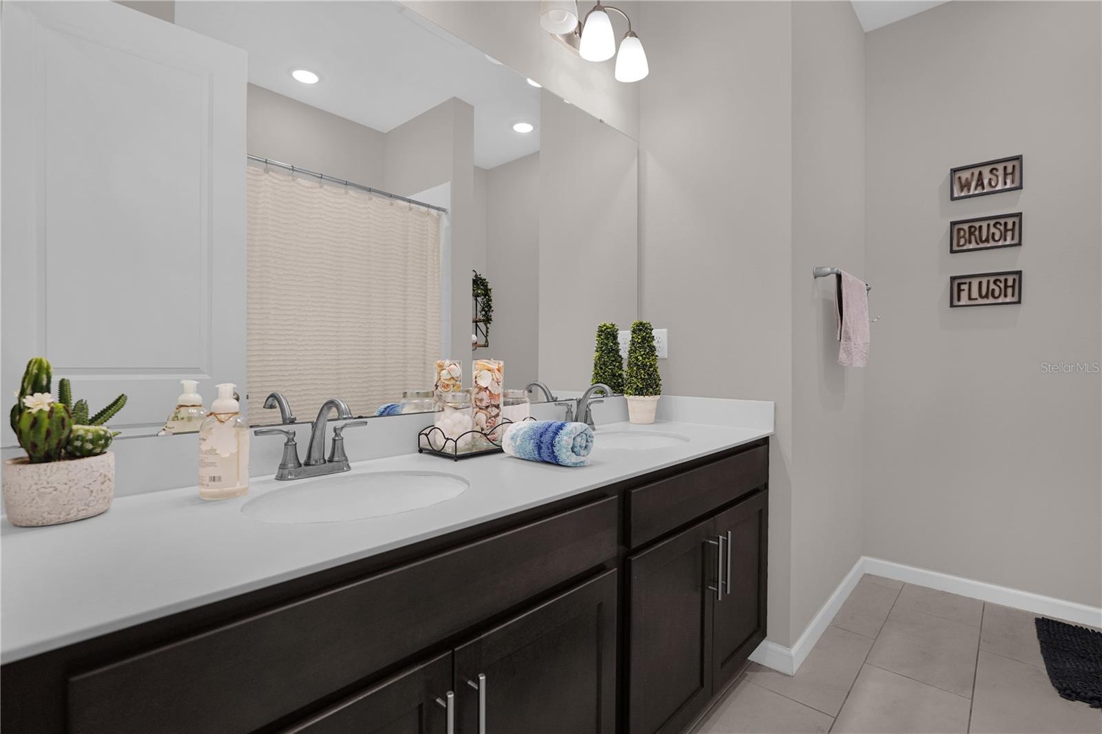 Image 20 of 35 For 836 Griffon Avenue