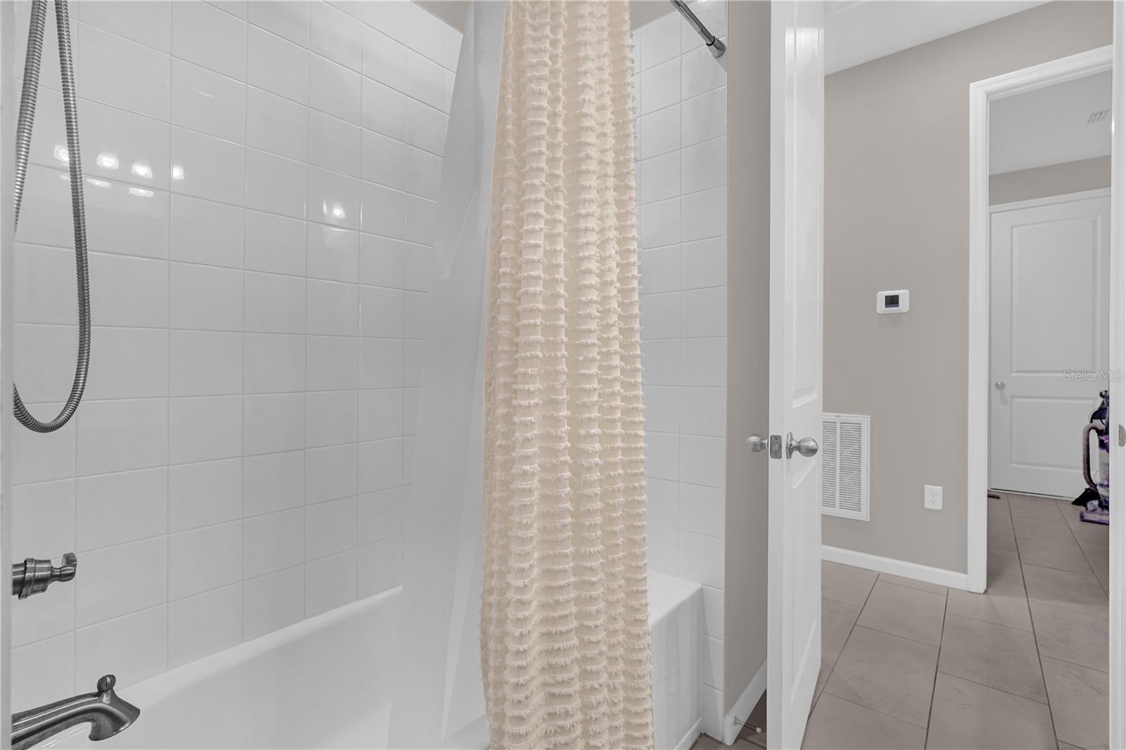 Image 21 of 35 For 836 Griffon Avenue