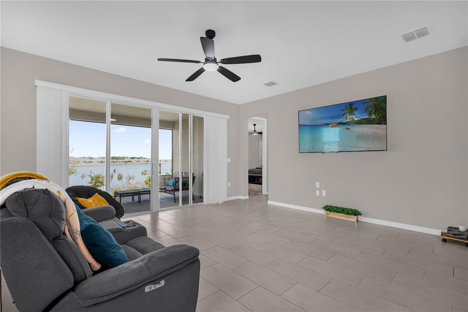 Image 5 of 35 For 836 Griffon Avenue