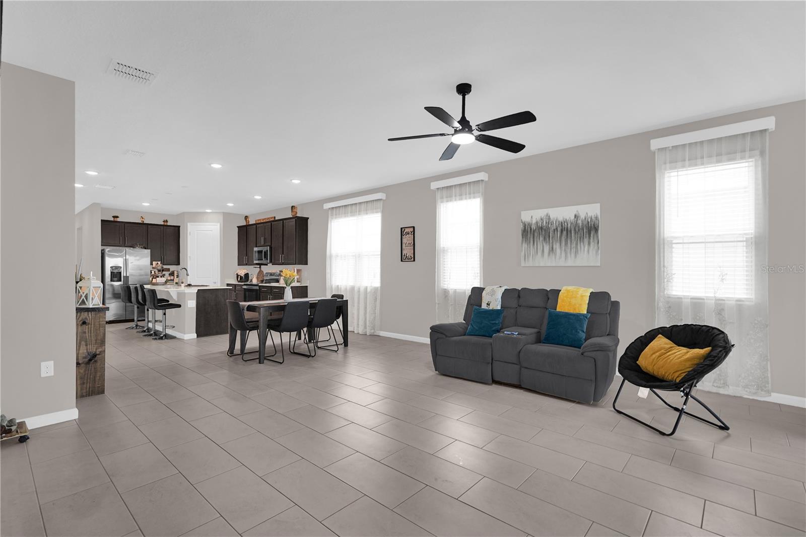 Image 6 of 35 For 836 Griffon Avenue