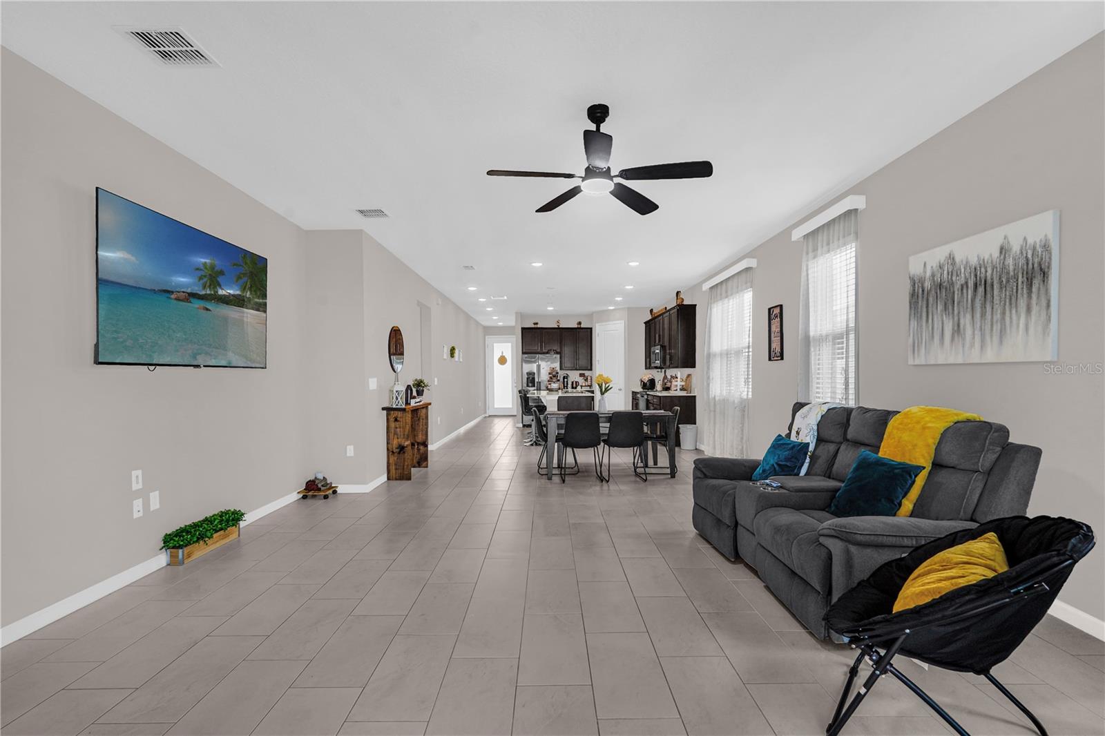 Image 8 of 35 For 836 Griffon Avenue