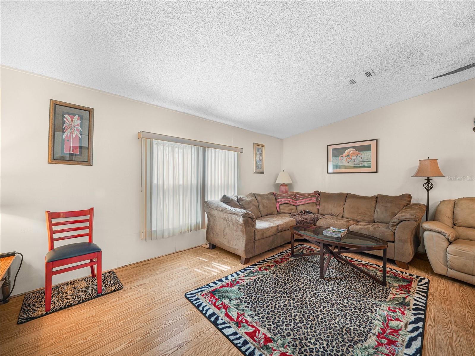 Image 11 of 23 For 124 Kensington Park Drive