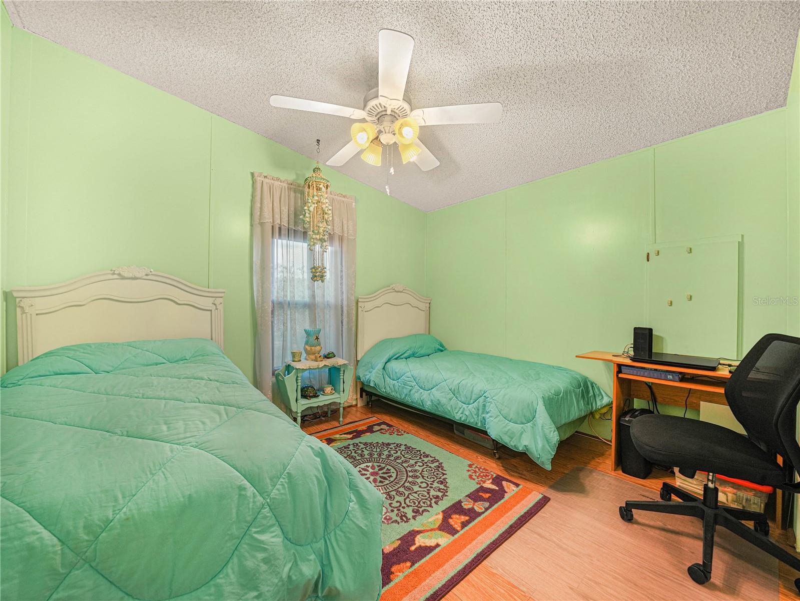 Image 16 of 23 For 124 Kensington Park Drive