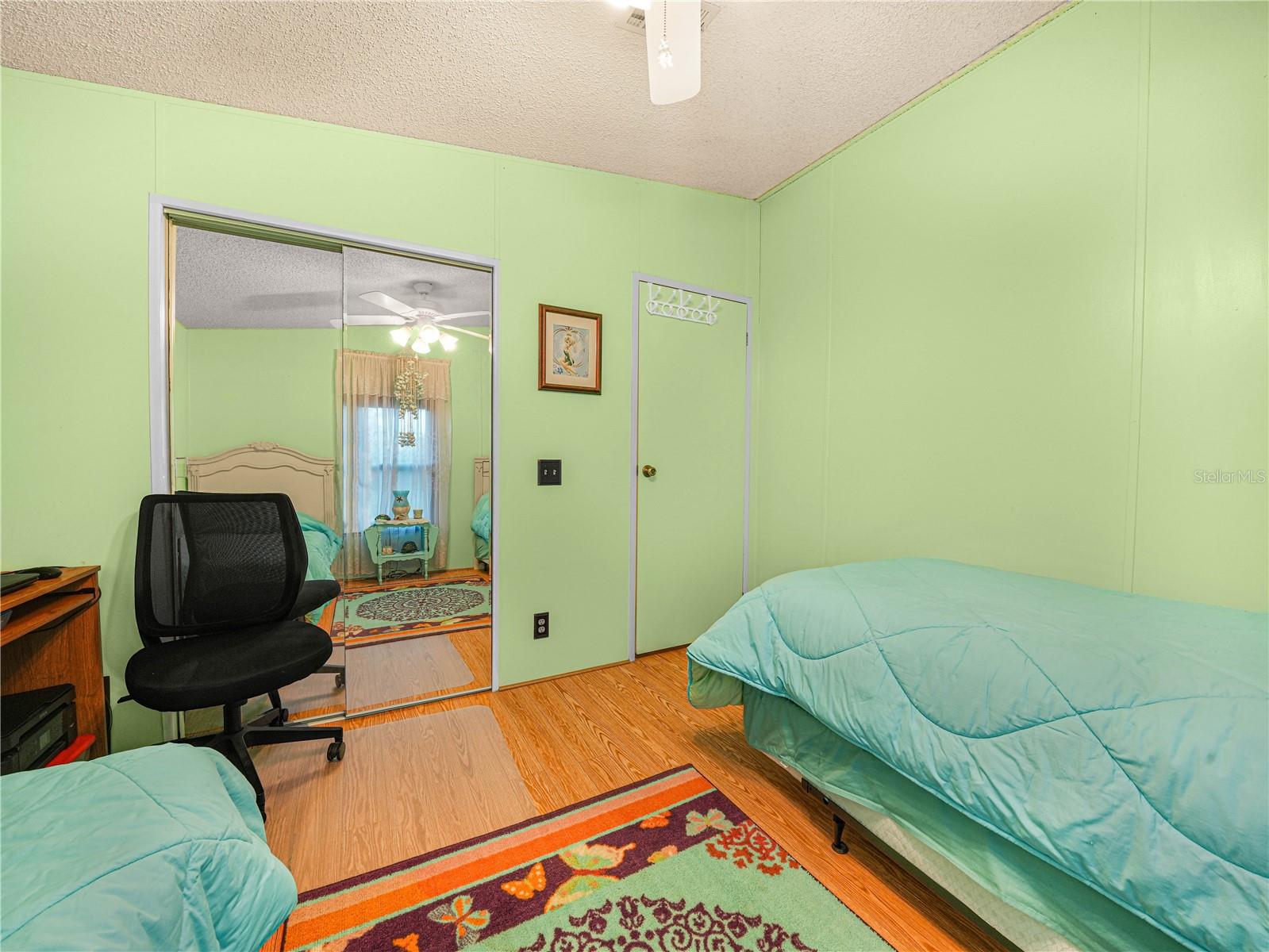 Image 17 of 23 For 124 Kensington Park Drive