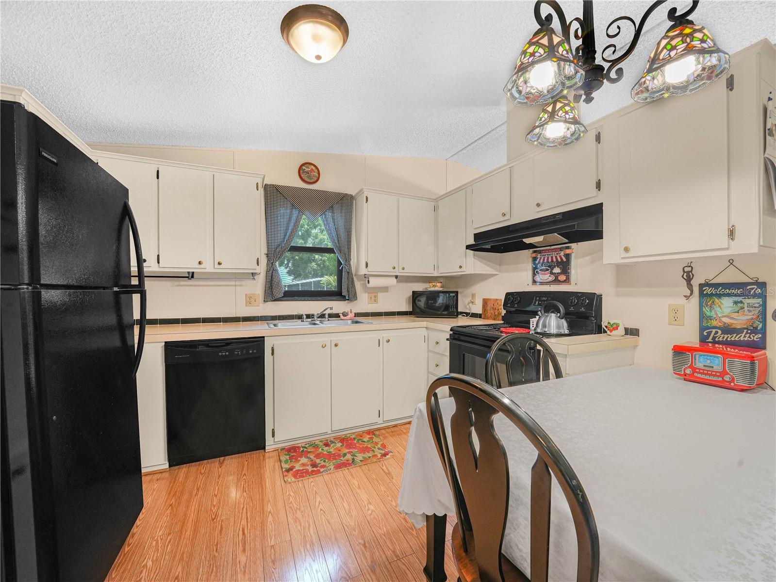 Image 6 of 23 For 124 Kensington Park Drive