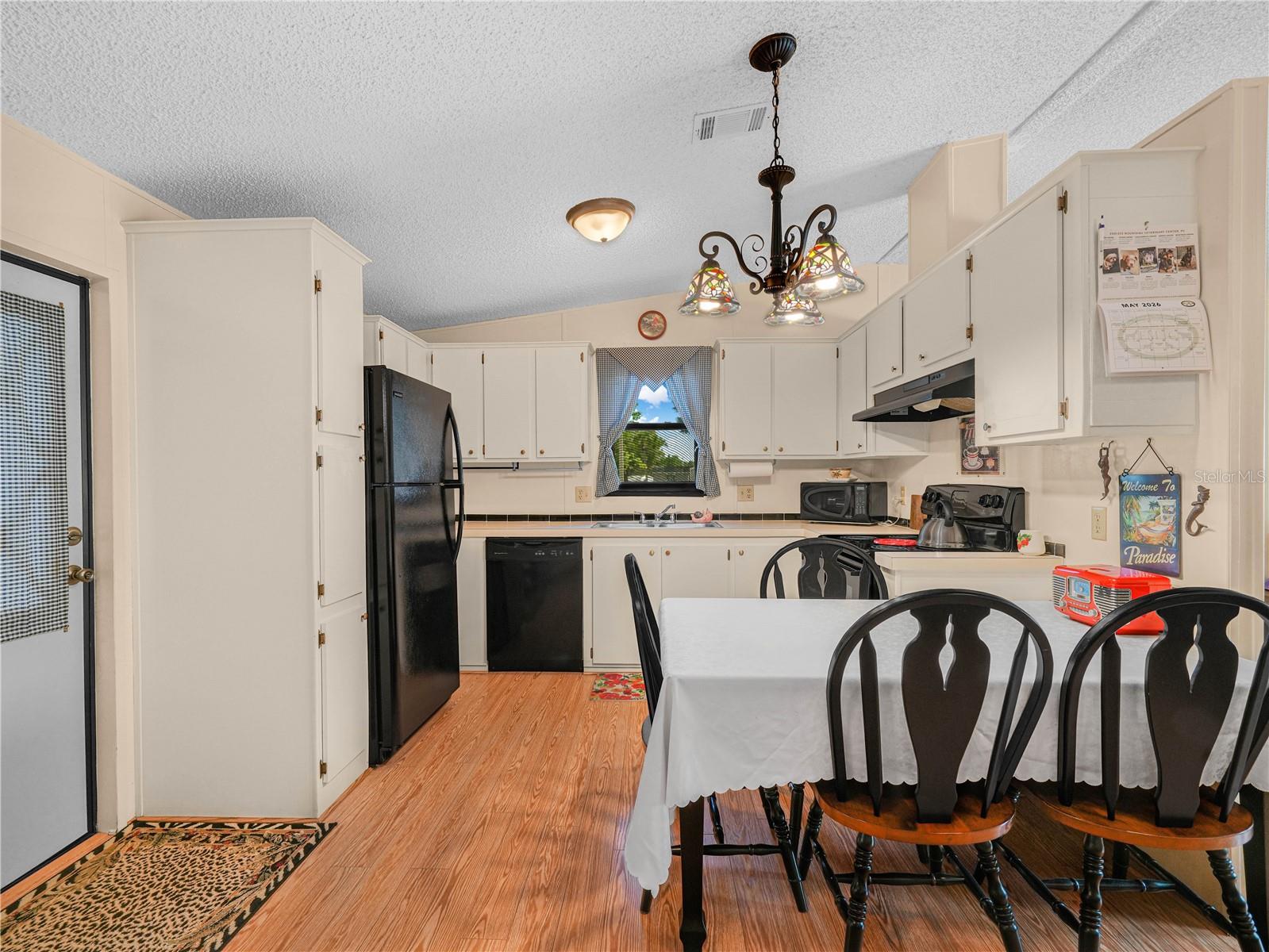 Image 7 of 23 For 124 Kensington Park Drive