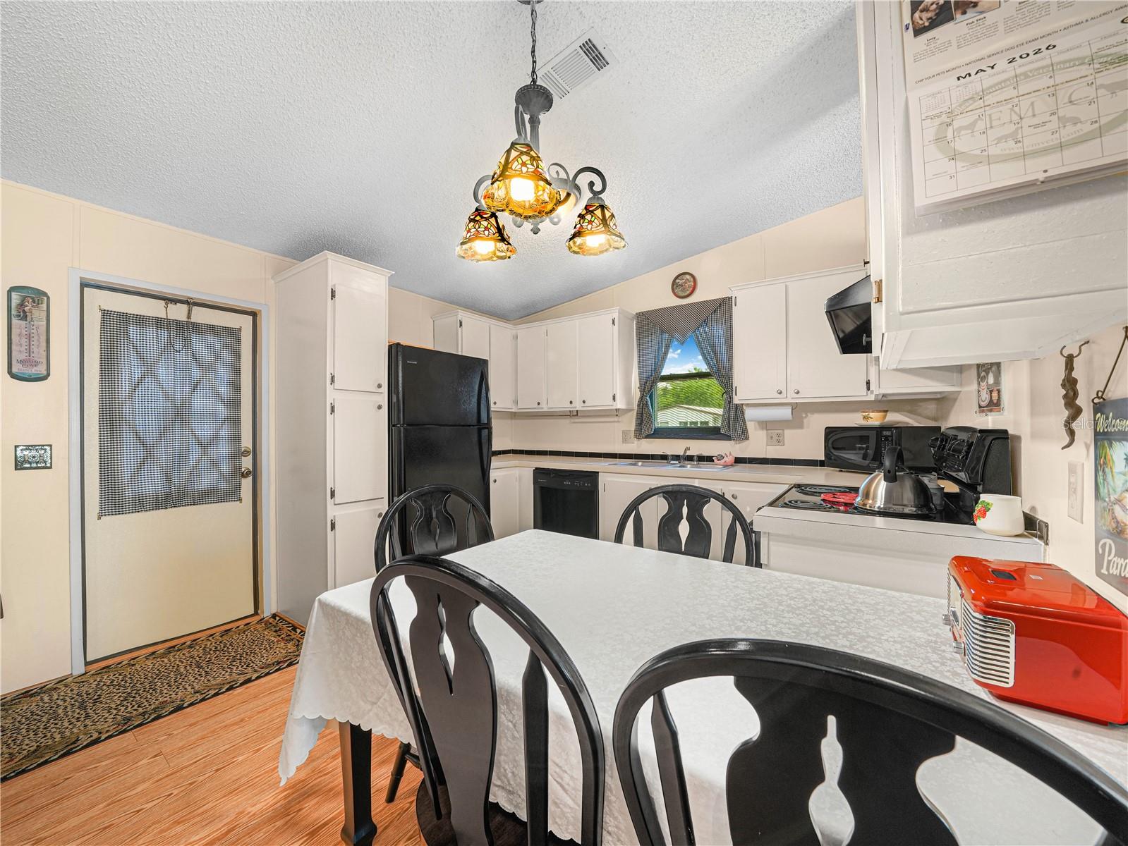 Image 8 of 23 For 124 Kensington Park Drive