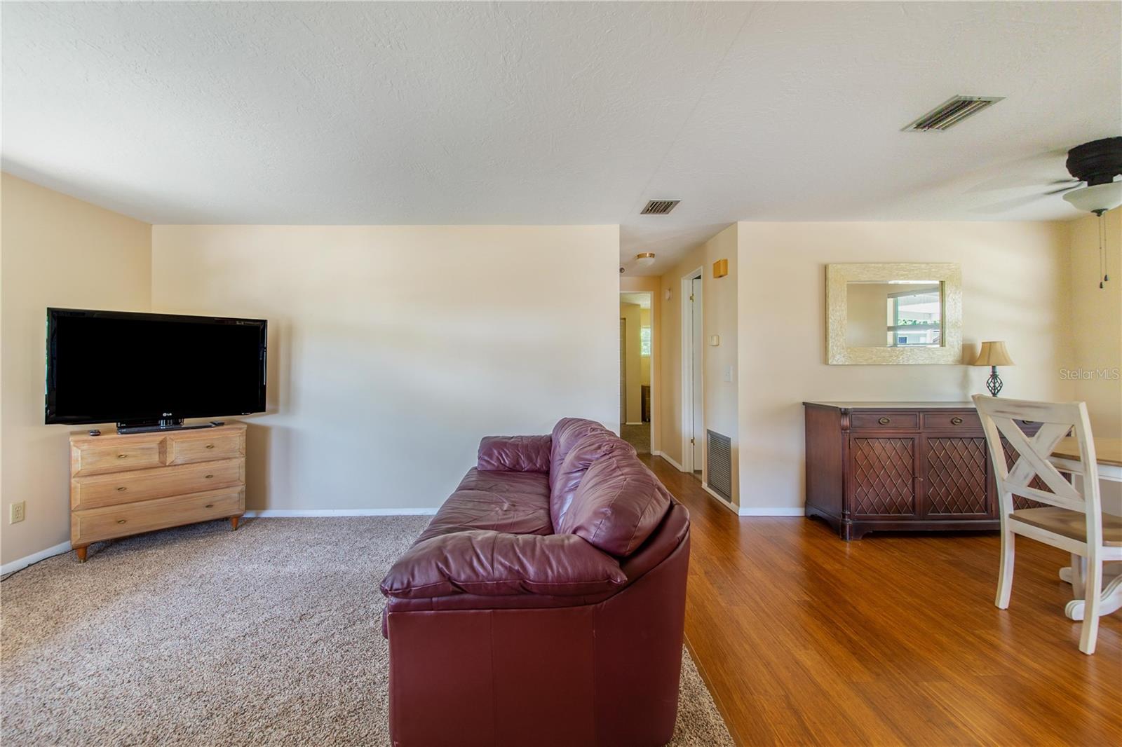 Image 6 of 37 For 31 Woodland Circle