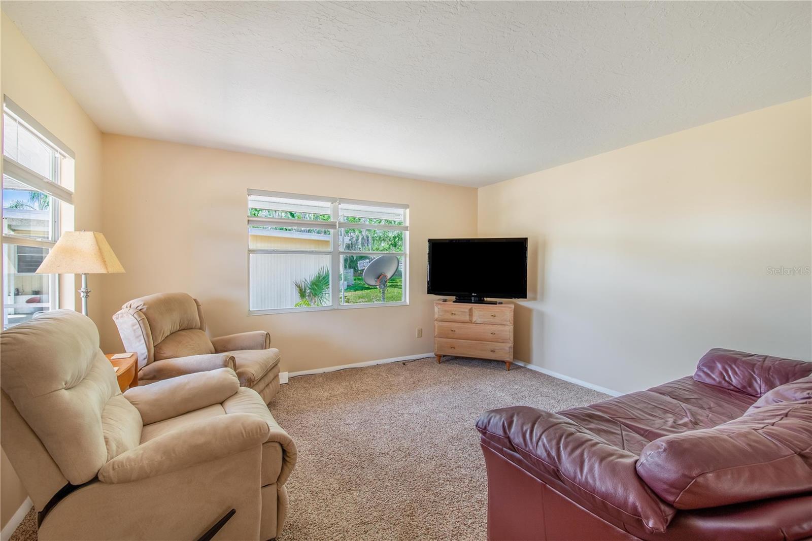 Image 7 of 37 For 31 Woodland Circle